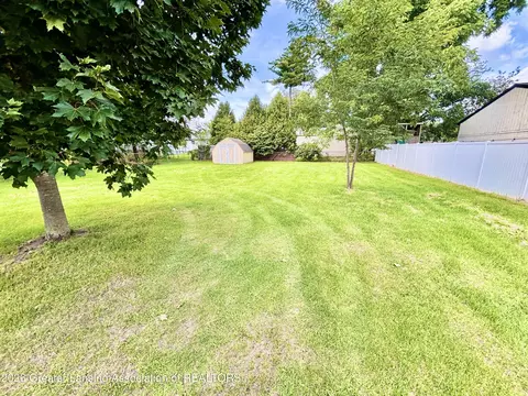 Exterior - 744 Walnut St, Charlotte, MI 48813 photo 5 of 7