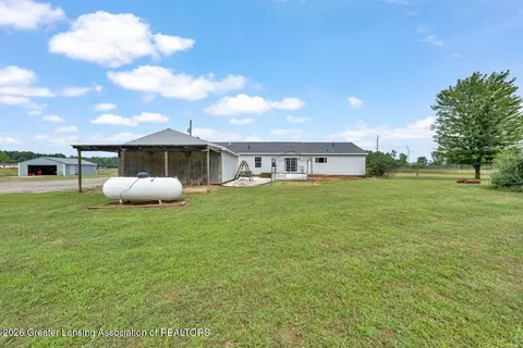 Exterior - 11791 W Roggy Rd, Sumner, MI 48889 photo 2 of 3