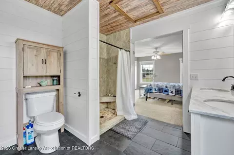 Bath - 11791 W Roggy Rd, Sumner, MI 48889 photo 2 of 3