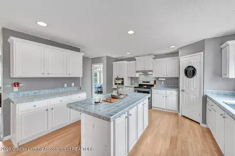 Kitchen - 11791 W Roggy Rd, Sumner, MI 48889 photo 5 of 5