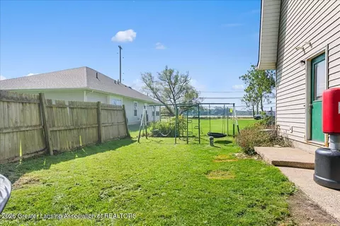Exterior - 15337 Rickard Ln, Bath, MI 48808 photo 2 of 3