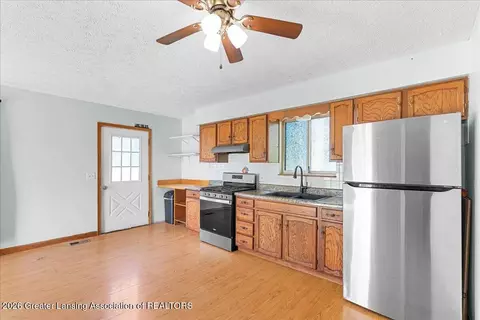 Kitchen - 15337 Rickard Ln, Bath, MI 48808 photo 2 of 3