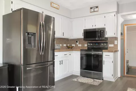 Kitchen - 4984 W Lehman Rd, Dewitt, MI 48820 photo 2 of 3