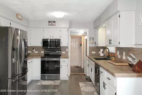 Kitchen - 4984 W Lehman Rd, Dewitt, MI 48820 photo 3 of 3