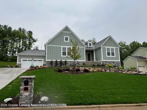 6097 Southridge Rd, East Lansing, MI 48823