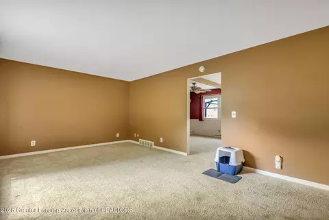 Living - 1112 Ro Dic Don Dr, Dewitt, MI 48820 photo 4 of 4