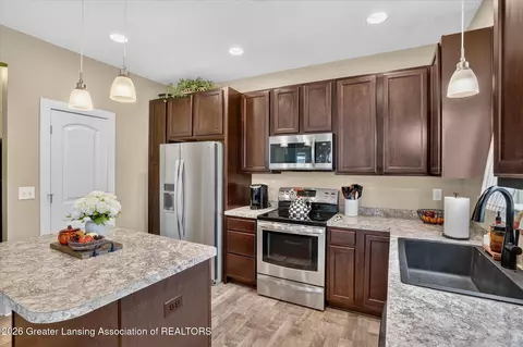 Kitchen - 14140 Hidden Way, Bath, MI 48808 photo 2 of 2