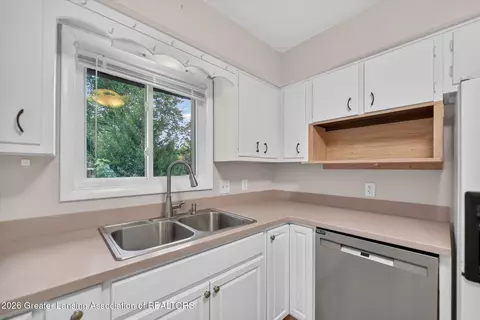 Kitchen - 12916 Rambler Rd, Dewitt, MI 48820 photo 4 of 4