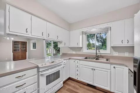 Kitchen - 12916 Rambler Rd, Dewitt, MI 48820 photo 3 of 4