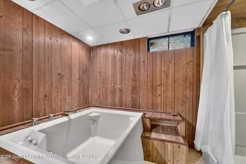 Bath - 12916 Rambler Rd, Dewitt, MI 48820 photo 5 of 6