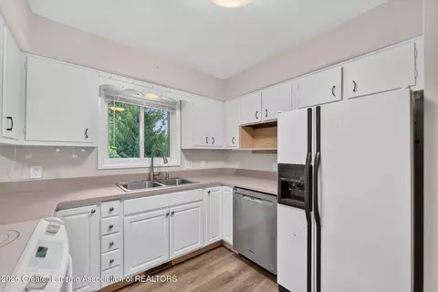 Kitchen - 12916 Rambler Rd, Dewitt, MI 48820 photo 2 of 4