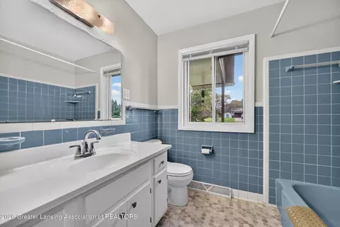 Bath - 12916 Rambler Rd, Dewitt, MI 48820 photo 2 of 6