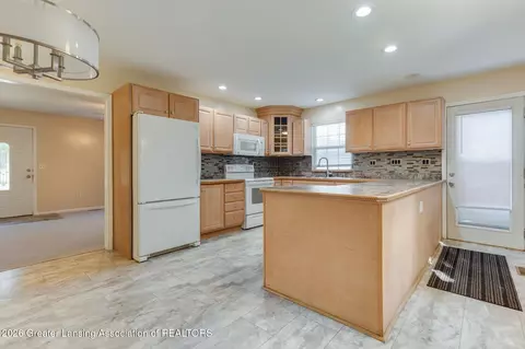 Kitchen - 4275 Keller Rd, Holt, MI 48842 photo 2 of 4