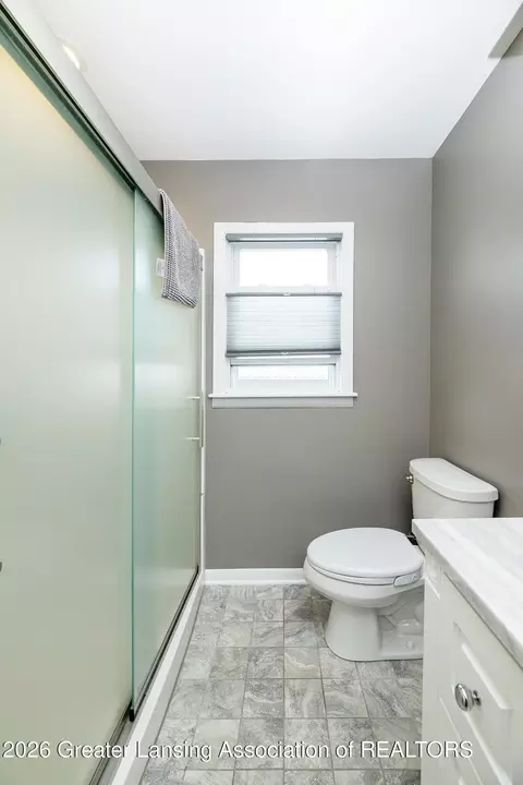 Bath - 2420 Devonshire Ave, Lansing, MI 48910 photo 2 of 2