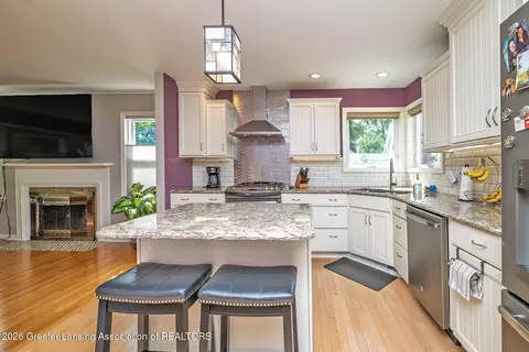 Kitchen - 2420 Devonshire Ave, Lansing, MI 48910 photo 4 of 5