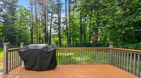 Exterior - 12033 Pine Ridge Dr, Perry, MI 48872 photo 4 of 6