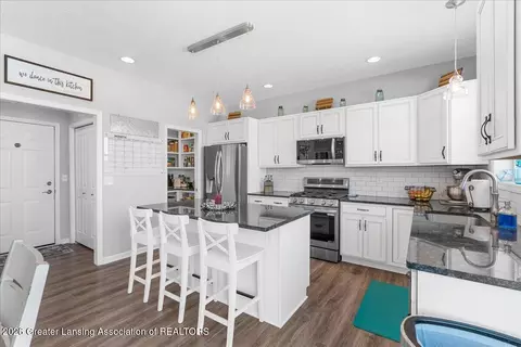 Kitchen - 612 Launch Point Dr, Perry, MI 48872 photo 2 of 4