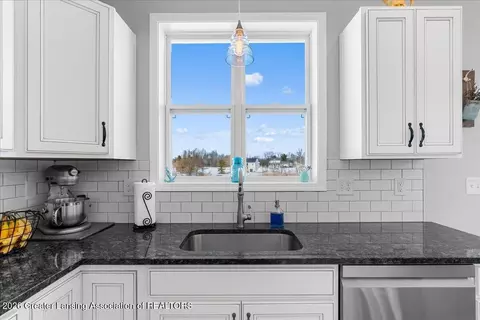 Kitchen - 612 Launch Point Dr, Perry, MI 48872 photo 4 of 4