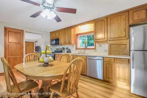 Kitchen - 706 E Higham St, Saint Johns, MI 48879 photo 2 of 2