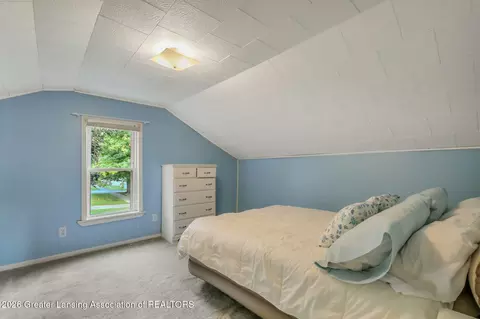Bedroom - 706 E Higham St, Saint Johns, MI 48879 photo 6 of 7