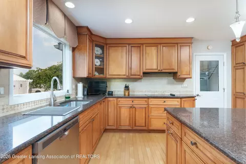 Kitchen - 1200 W Howell Rd, Mason, MI 48854 photo 5 of 5