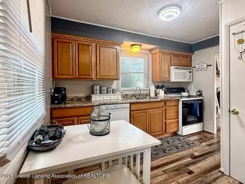 Kitchen - 4592 Holt Rd, Holt, MI 48842 photo 3 of 3