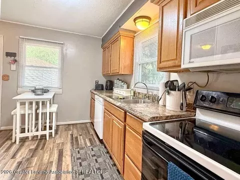 Kitchen - 4592 Holt Rd, Holt, MI 48842 photo 1 of 3
