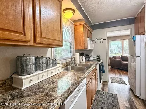 Kitchen - 4592 Holt Rd, Holt, MI 48842 photo 2 of 3