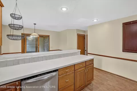 Kitchen - 15157 Pinehurst Dr, Lansing, MI 48906 photo 4 of 5