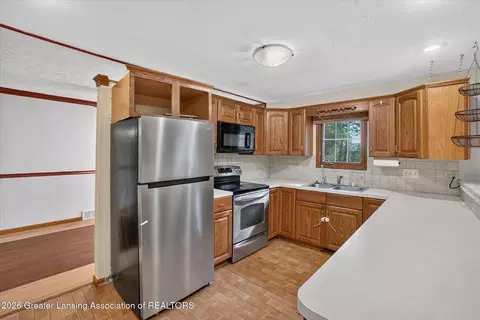 Kitchen - 15157 Pinehurst Dr, Lansing, MI 48906 photo 1 of 5