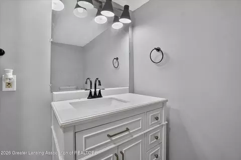 Bath - 15157 Pinehurst Dr, Lansing, MI 48906 photo 5 of 5