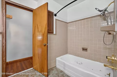 Bath - 15157 Pinehurst Dr, Lansing, MI 48906 photo 2 of 5
