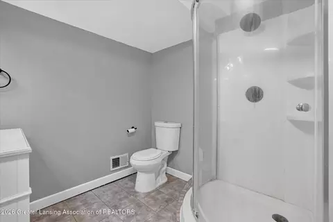 Bath - 15157 Pinehurst Dr, Lansing, MI 48906 photo 4 of 5