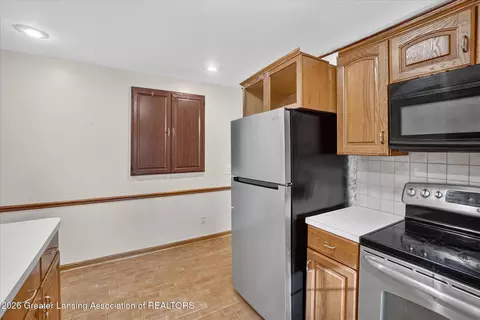 Kitchen - 15157 Pinehurst Dr, Lansing, MI 48906 photo 5 of 5