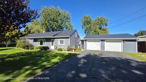 116 E Coats Grove Rd, Hastings, MI 49058