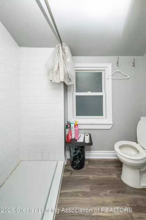 Bath - 1601 Bailey St, Lansing, MI 48910 photo 2 of 2