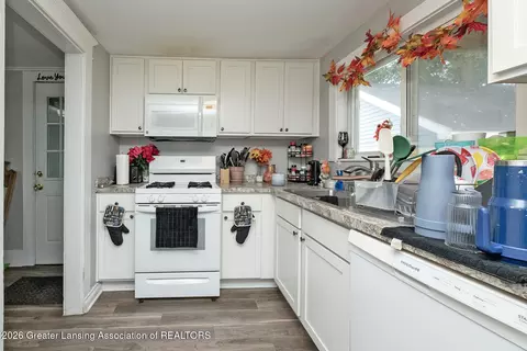Kitchen - 1601 Bailey St, Lansing, MI 48910 photo 2 of 3