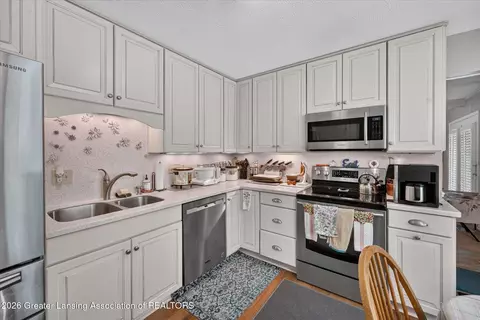 Kitchen - 7646 Jon Scott Dr, Grand Ledge, MI 48837 photo 3 of 4