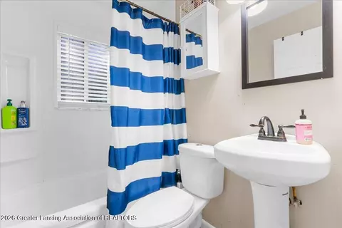 Bath - 3704 Leith St, Flint, MI 48506 photo 1 of 1