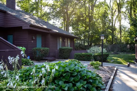 101 E Jolly Rd #24, Lansing, MI 48910