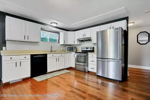 Kitchen - 3007 Sheffer Ave, Lansing, MI 48906 photo 1 of 2