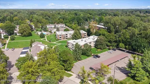 500 Woodingham Dr #9, East Lansing, MI 48823