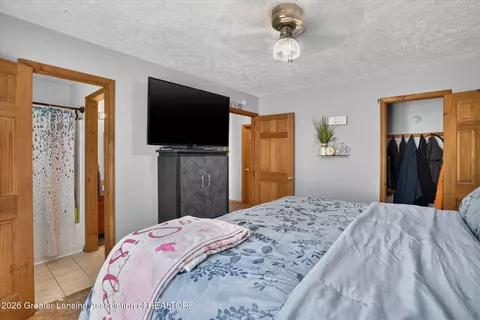Bedroom - 9980 E Stoll Rd, Haslett, MI 48840 photo 3 of 11