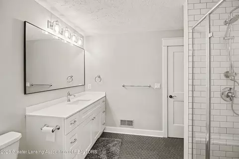 Bath - 12110 Scotch Hollow Dr, Bath, MI 48808 photo 6 of 6