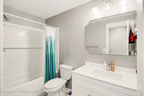 Bath - 12110 Scotch Hollow Dr, Bath, MI 48808 photo 4 of 6