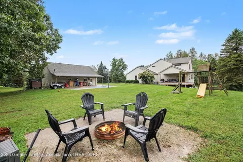 Exterior - 12110 Scotch Hollow Dr, Bath, MI 48808 photo 4 of 6