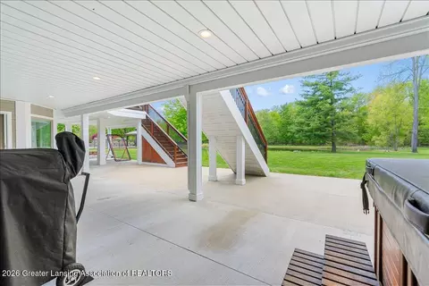 Exterior - 410 W Spring Meadows Ln, Dewitt, MI 48820 photo 10 of 15