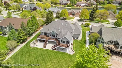 View/Area - 410 W Spring Meadows Ln, Dewitt, MI 48820 photo 3 of 10