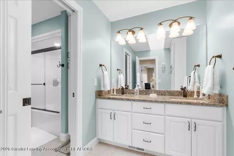 Bath - 410 W Spring Meadows Ln, Dewitt, MI 48820 photo 3 of 4