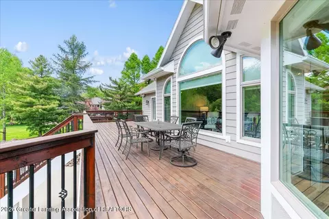 Exterior - 410 W Spring Meadows Ln, Dewitt, MI 48820 photo 13 of 15